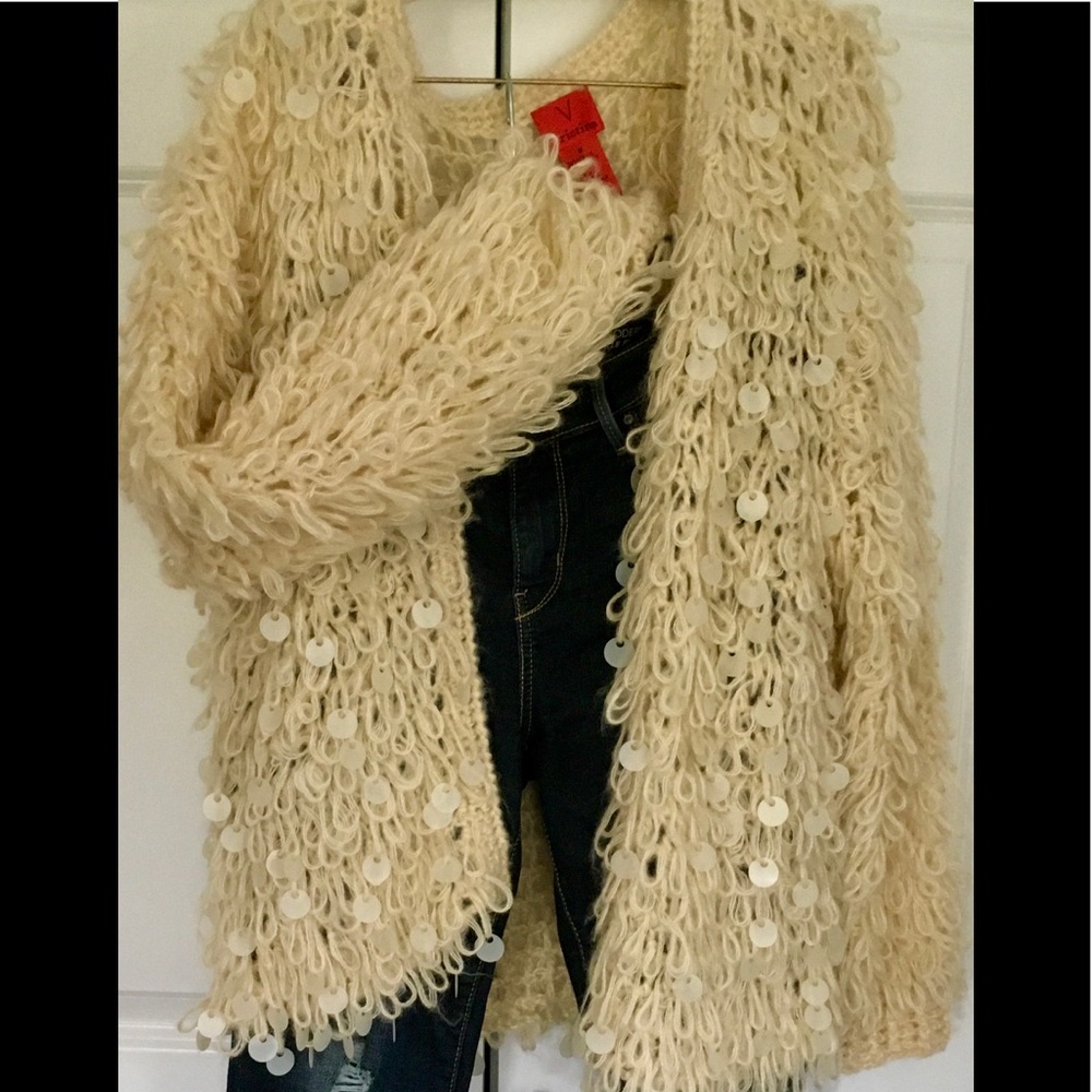 V Cristina | Shimmering Oversized Cardigan - Picture 2 of 6
